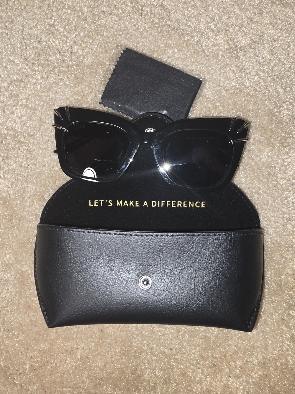 Diff Eyewear Black Cat-Eye Sunglasses-Branded Case $85 NEW